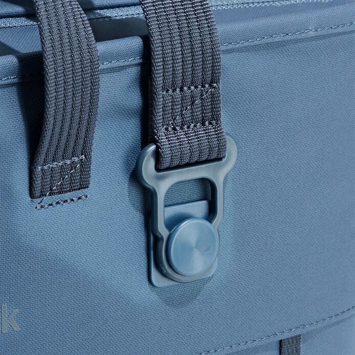 carryouttm-soft-cooler-tote-30-l-a2 250815_hydro_cooler_details_14838_2_7.jpg