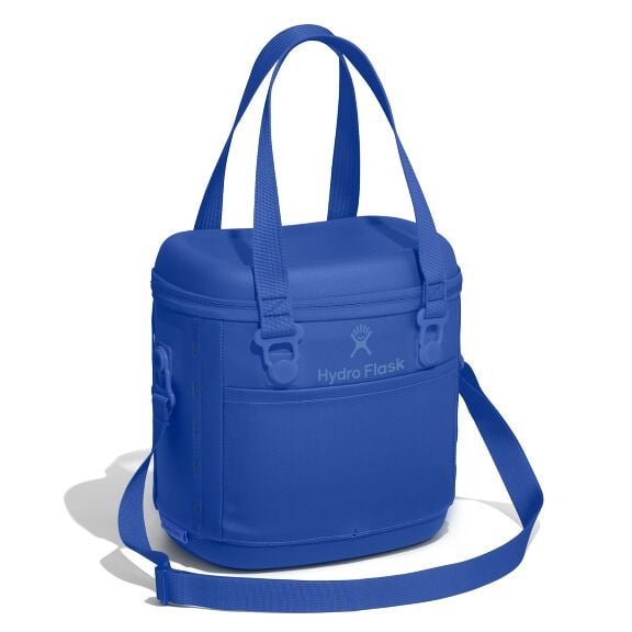 carryouttm-soft-cooler-10-l-t8 6pco382_carryout_cooler_10l_capri_blue_angled_1.jpg