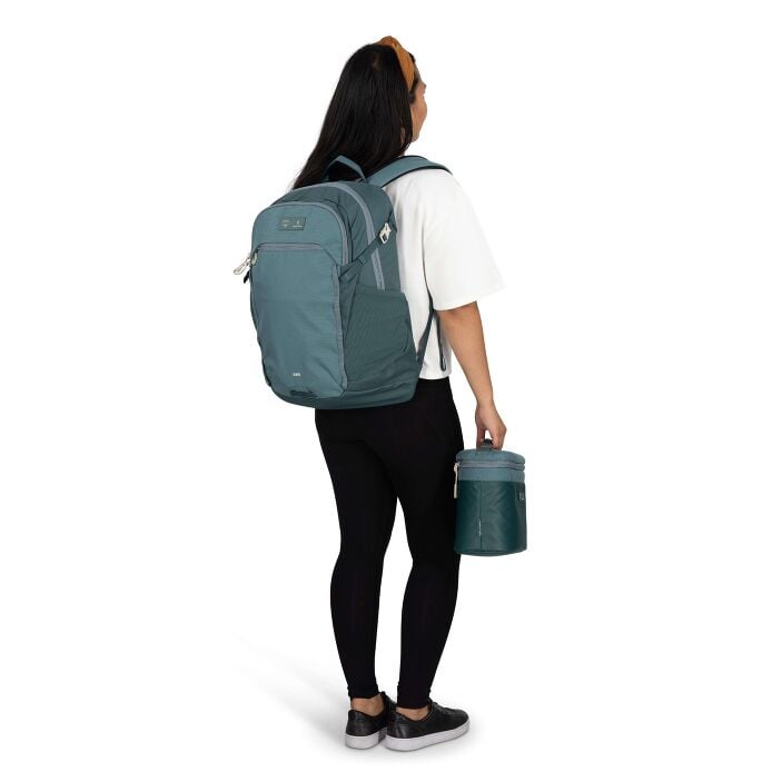 osprey-axis-x-hydro-flask-campus-essentials-bundle-b6 axisxhydroflask_s26_onbody2_cascadeblue_10007249_2.jpg
