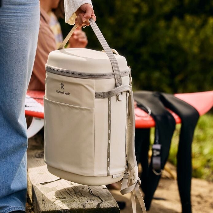 carryouttm-backpack-22-l-g4 hf_carryout_bouwer_d1_l1_torrey_pines_lifestyle_1444_2.jpg