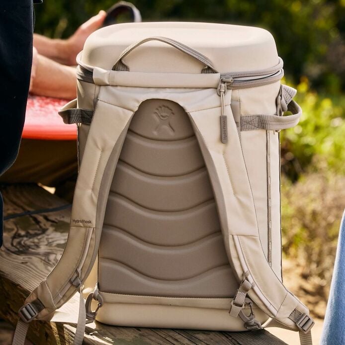 carryouttm-backpack-22-l-g4 hf_carryout_bouwer_d1_l1_torrey_pines_lifestyle_1841_3.jpg