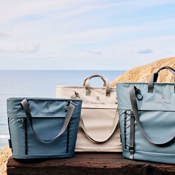 carryouttm-soft-cooler-tote-30-l-a2 hf_carryout_bouwer_d1_l1_torrey_pines_still_life_0055_1_2.jpg