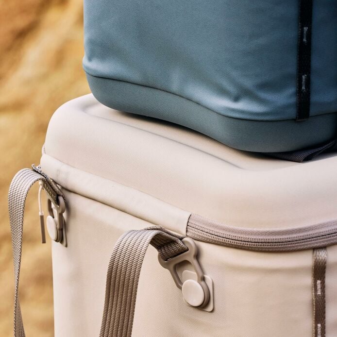carryouttm-soft-cooler-15-l-l8 hf_carryout_bouwer_d1_l1_torrey_pines_still_life_0381_6.jpg