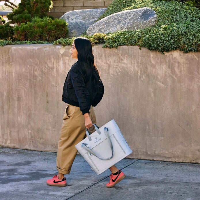 carryouttm-soft-cooler-tote-20-l-c7 hf_carryout_bouwer_d2_l1_stone_steps_0066_1.jpg