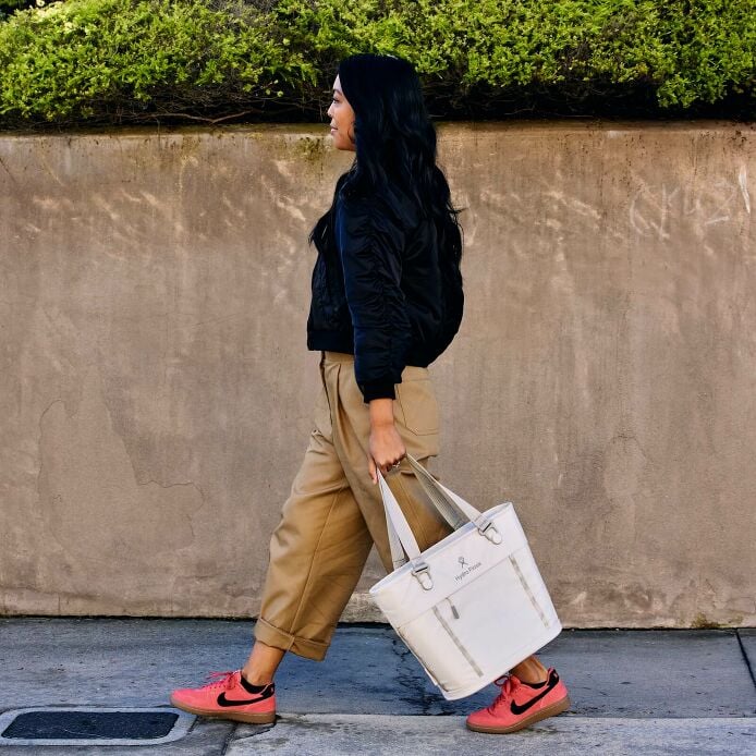 carryouttm-soft-cooler-tote-10-l-l5 hf_carryout_bouwer_d2_l1_stone_steps_0131_3.jpg