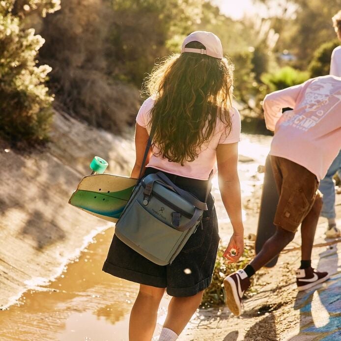 carryouttm-soft-cooler-10-l-t8 hf_carryout_bouwer_d2_l3_skate_ditch_5669_5.jpg