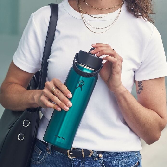32-oz-lightweight-flex-straw-bottle-r4 hf_s26_lightweight_mcinnis_5167_2_3.jpg