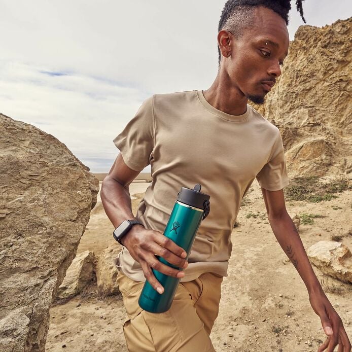 24-oz-lightweight-flex-straw-bottle-b0 hf_s26_lightweight_mcinnis_6828_4.jpg
