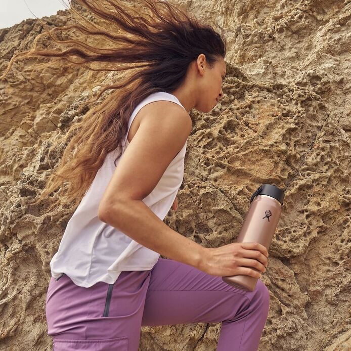 32-oz-lightweight-flex-straw-bottle-r4 hf_s26_lightweight_mcinnis_6946_1_3.jpg